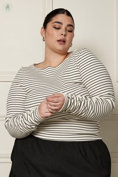 Chandail ajusté encolure bateau - 9132 (Seconde Main)-Chandail-Trove-Blanc-XL-e150439c-69f1-44ff-9755-c7e3a6ae6ef1-WOMANCE