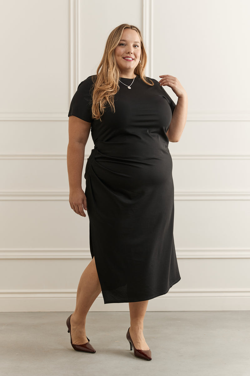 ROBE-2150-NOIR-WOMANCE-CURVES-1