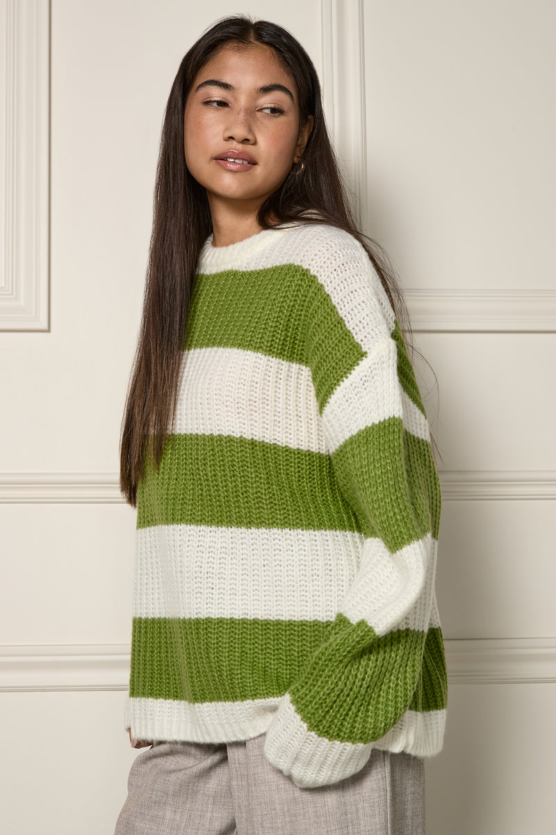 Loose-Fitting Knit Sweater - 8110